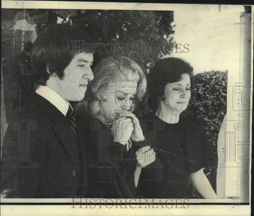 1970 Press Photo Family of Gypsy Rose Lee attend funeral in Beverly Hills, CA