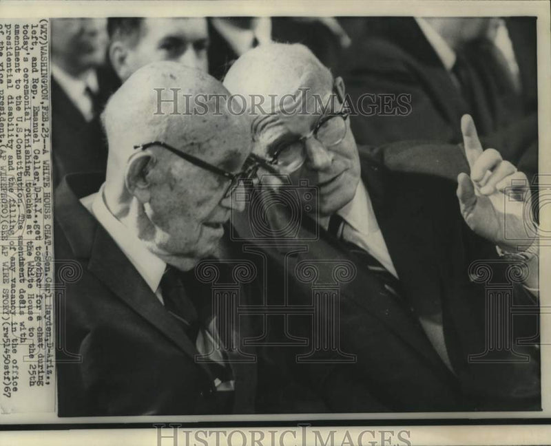 Load image into Gallery viewer, 1967 Press Photo Senator Carl Hayden &amp; Rep. Emanuel Celler chat at White House

