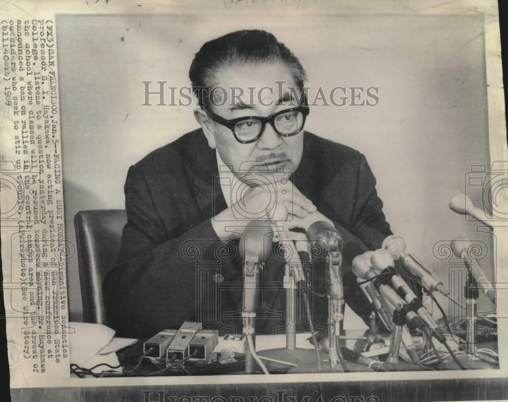 1969 Press Photo San Francisco State College's Hayakawa at news conference