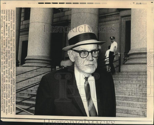 1971 Press Photo Federal Judge Paul Hays leaves Federal Court Building in NY