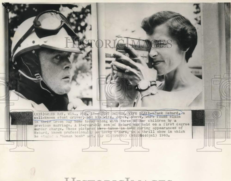 Load image into Gallery viewer, 1960 Press Photo Stunt driver Jack Hebard &amp; wife, Joyce in Green Bay, Wisconsin
