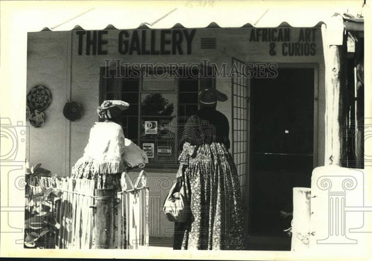 1984 Press Photo Herero-Damara African tribeswomen shop in Victorian fashion