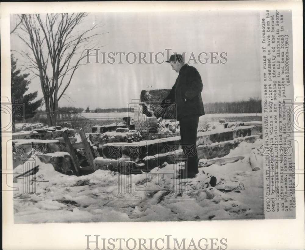1961 Press Photo Burned farmhouse owned by Levi Henter is murder site.