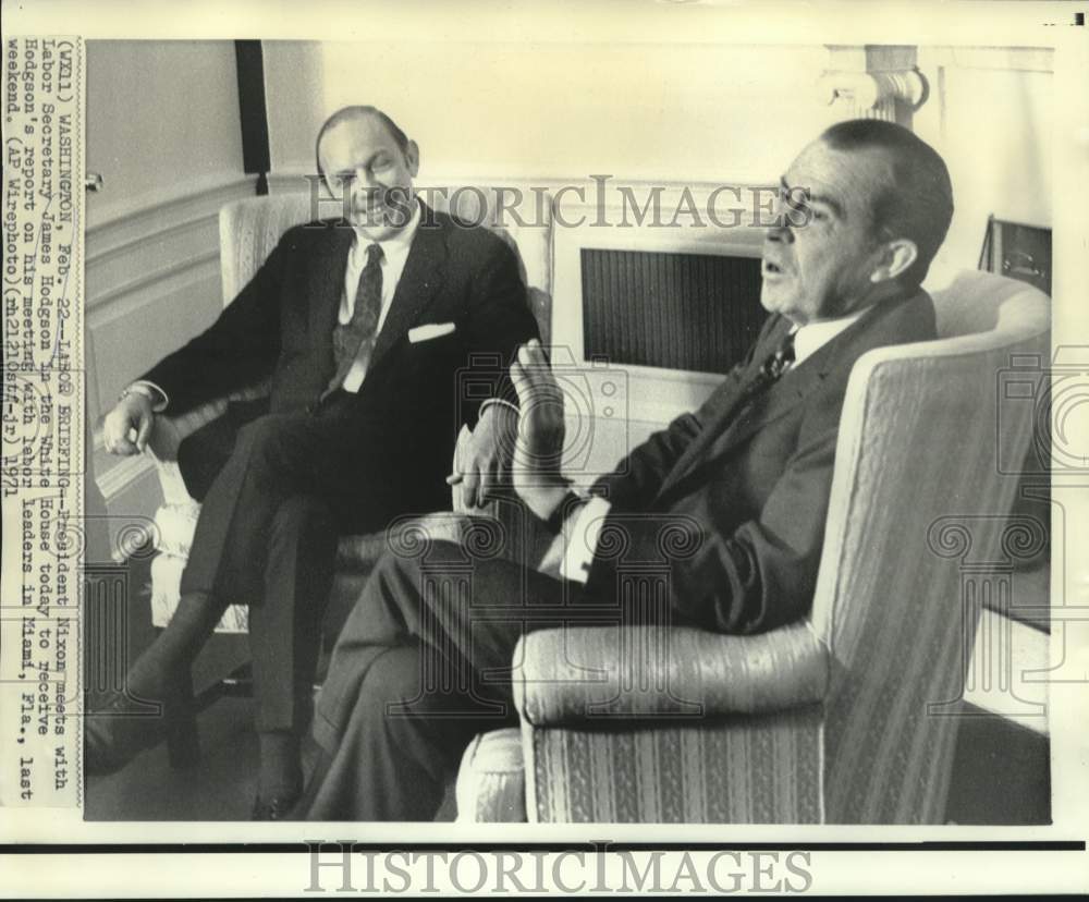 1971 Press Photo President Nixon & Labor Secretary Hodgson meet in White House