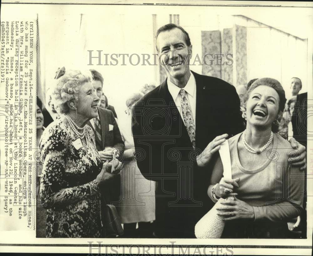 1971 Press Photo Jerome Hines laughs with Mrs. Gibbs and his wife at reception