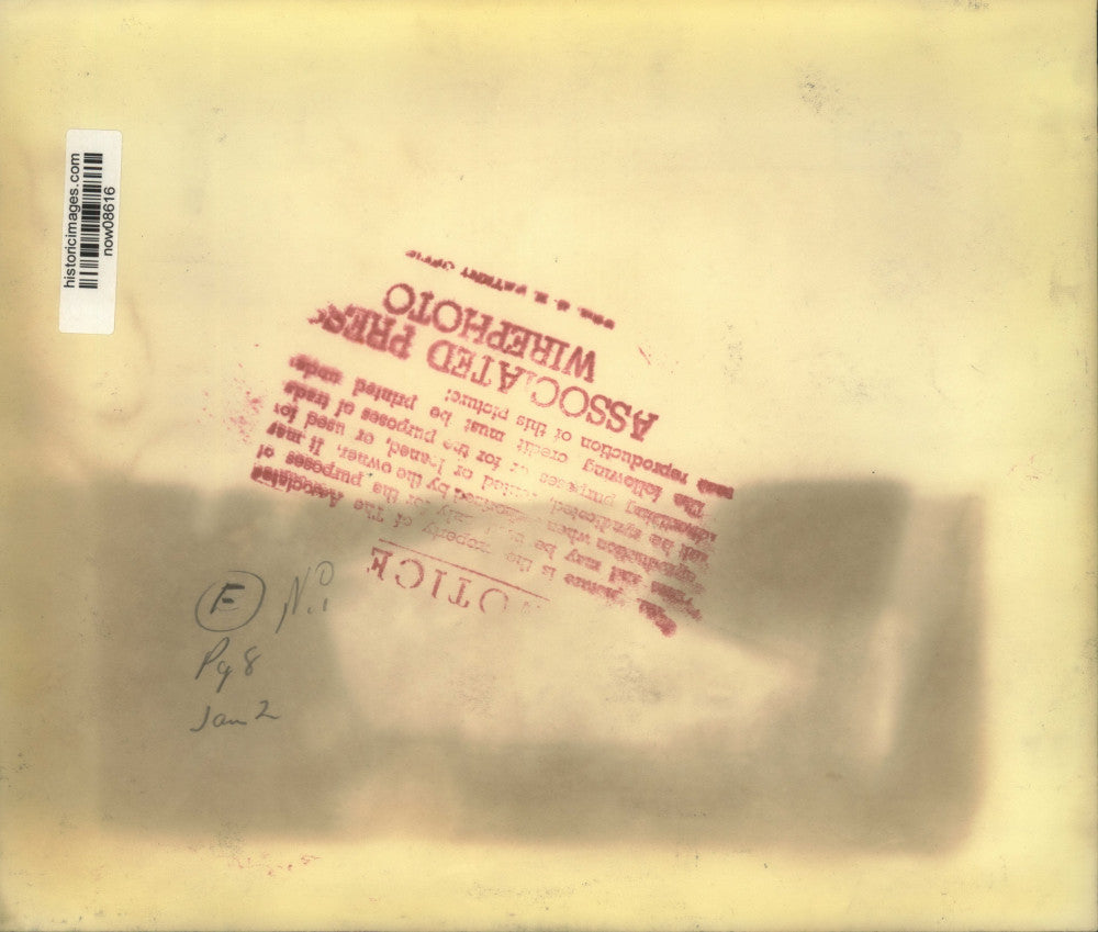 1949 Press Photo Alger Hiss and wife Priscilla at New York's Federal Courthouse