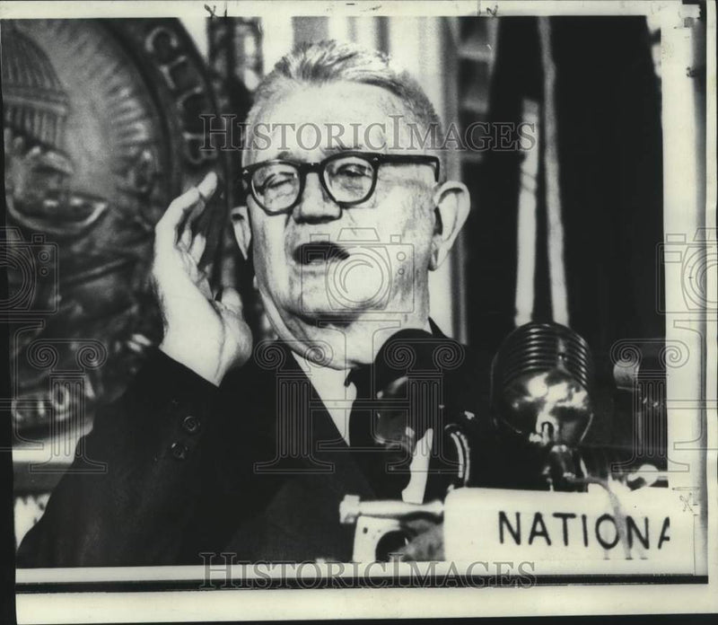 Load image into Gallery viewer, 1966 Press Photo Lt. Gen. Hershey, Selective Service, at National Press Club
