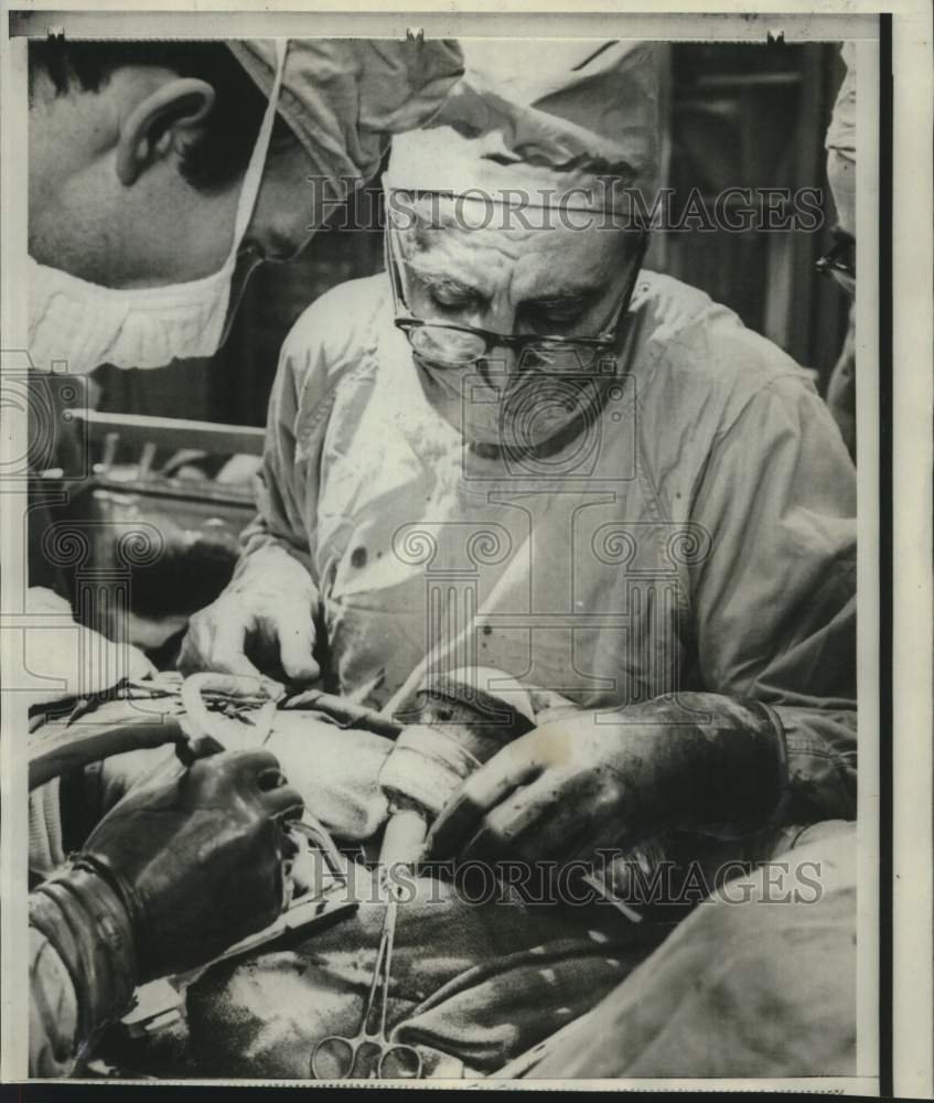 1966 Press Photo Heart operation performed with heart pump