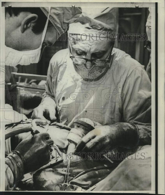 1966 Press Photo Heart operation performed with heart pump