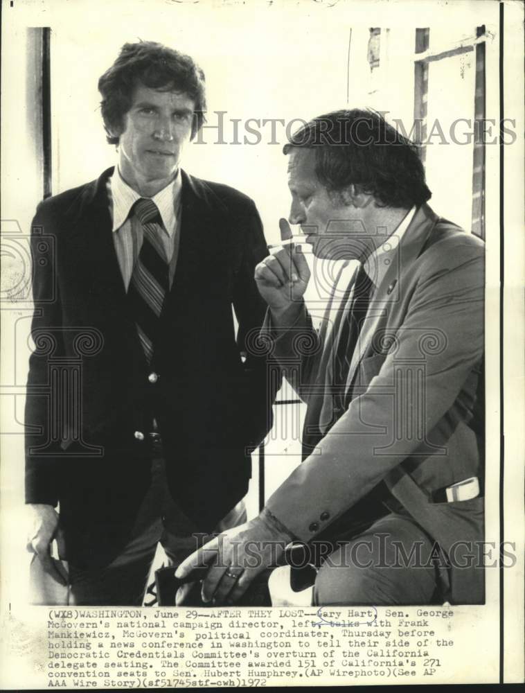 Load image into Gallery viewer, 1972 Press Photo Gary Hart and Frank Mankiewicz at Washington news conference
