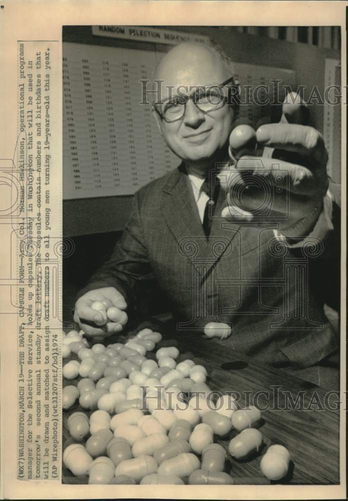 Load image into Gallery viewer, 1974 Press Photo Col. Norman Hawkinson of Selective Service holds up capsule
