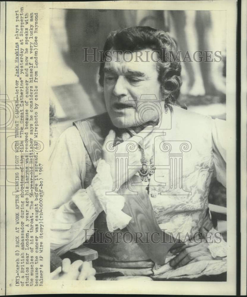 Load image into Gallery viewer, 1967 Press Photo Actor Jack Hawkins works again after throat cancer
