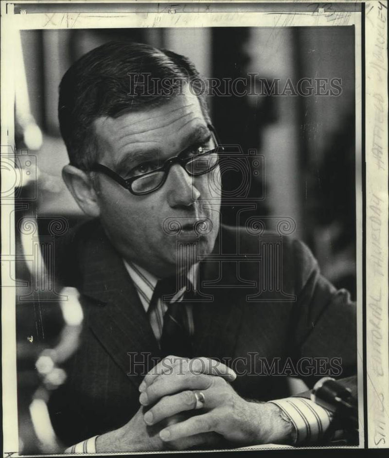 Load image into Gallery viewer, 1970 Press Photo Oregon Governor Mark Hatfield - now08707

