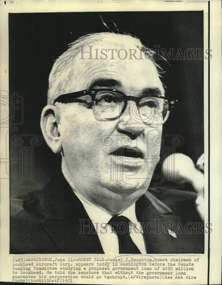 Load image into Gallery viewer, 1971 Press Photo Lockheed chairman Daniel Haughton at Senate Banking Committee
