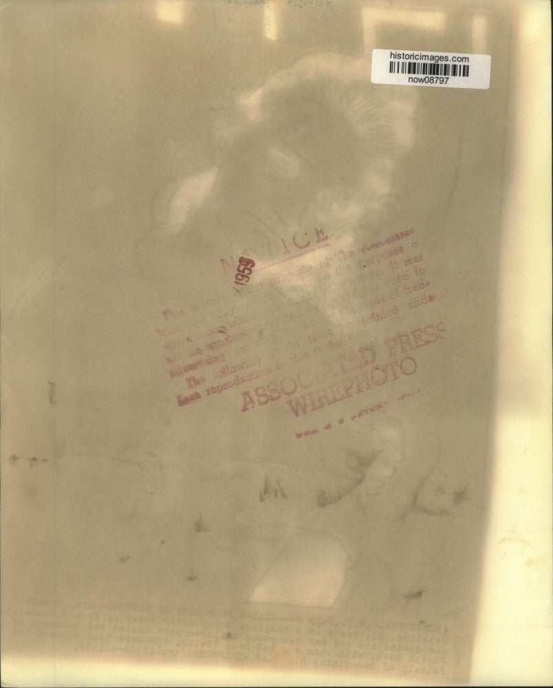 1959 Press Photo Mrs. Renate Helbing rests in hospital after beating in New York