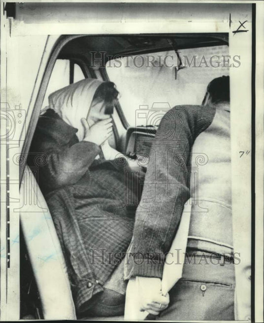 1969 Press Photo Pvt. Hinkle covered by coat, held by his mother in Oregon