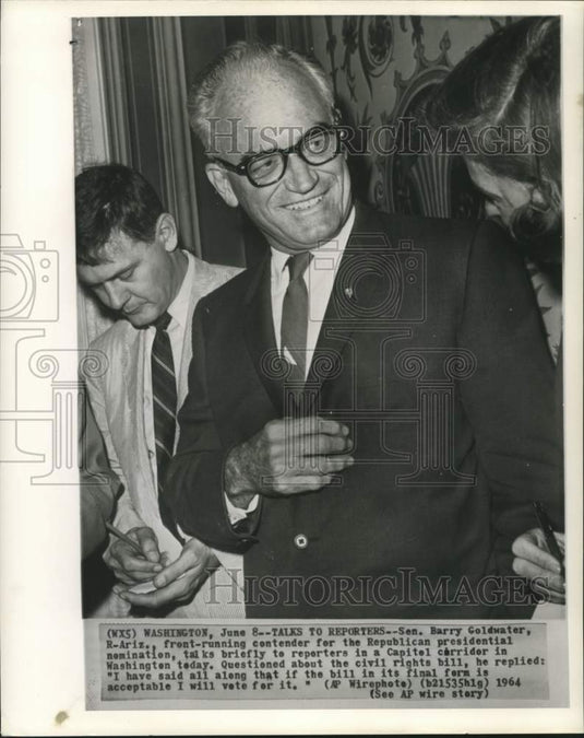 1964 Press Photo Senator Barry Goldwater with reporters at Capitol in Washington