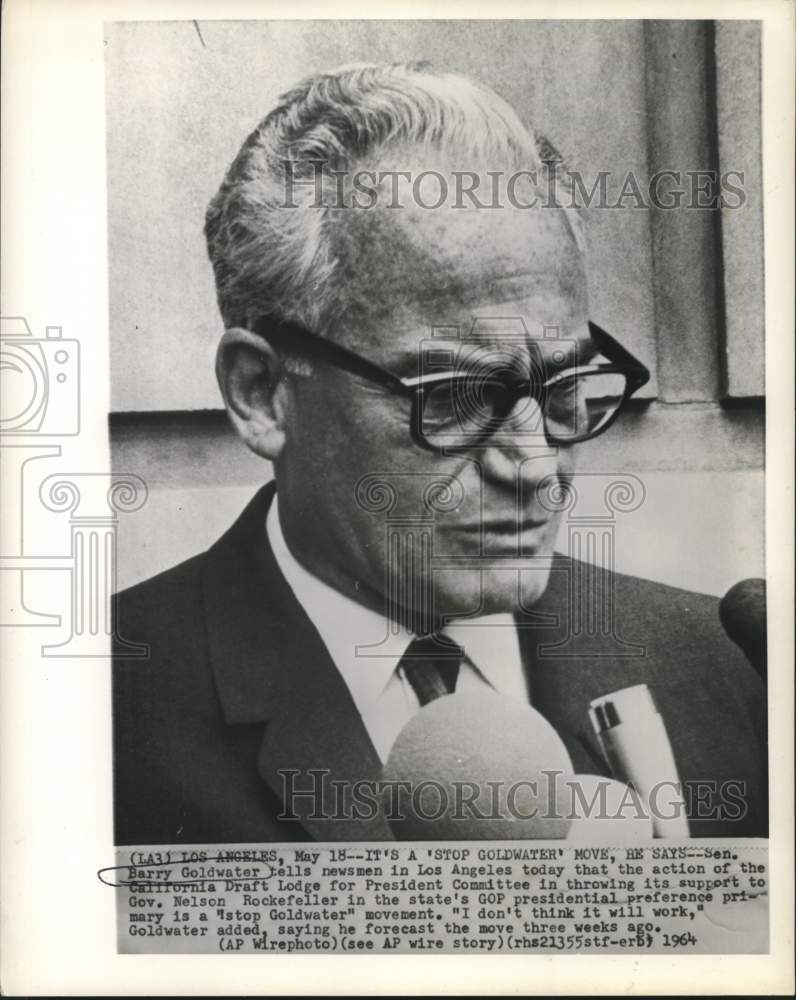 1964 Press Photo Senator Barry Goldwater with newsmen in Los Angeles