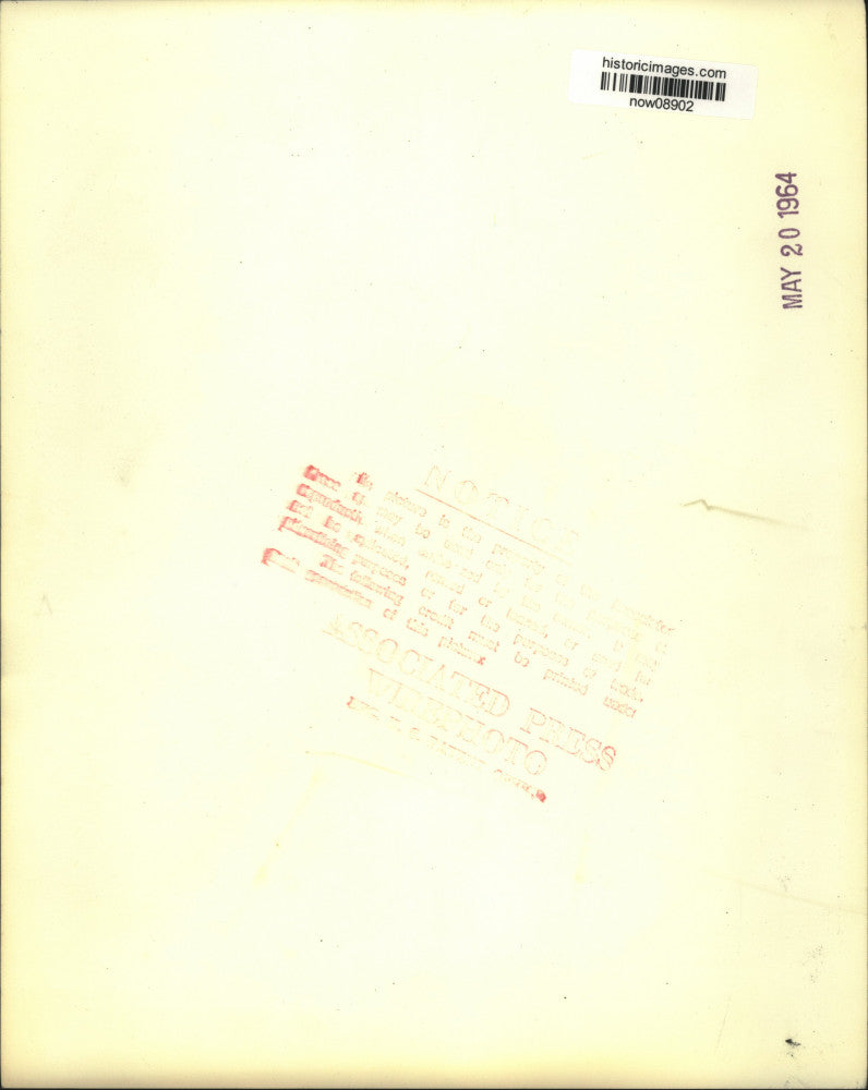 1964 Press Photo Senator Barry Goldwater with newsmen in Los Angeles