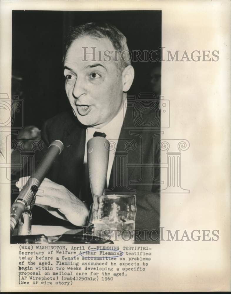 1960 Press Photo Welfare Secretary Arthur Flemming testifies at Senate hearing