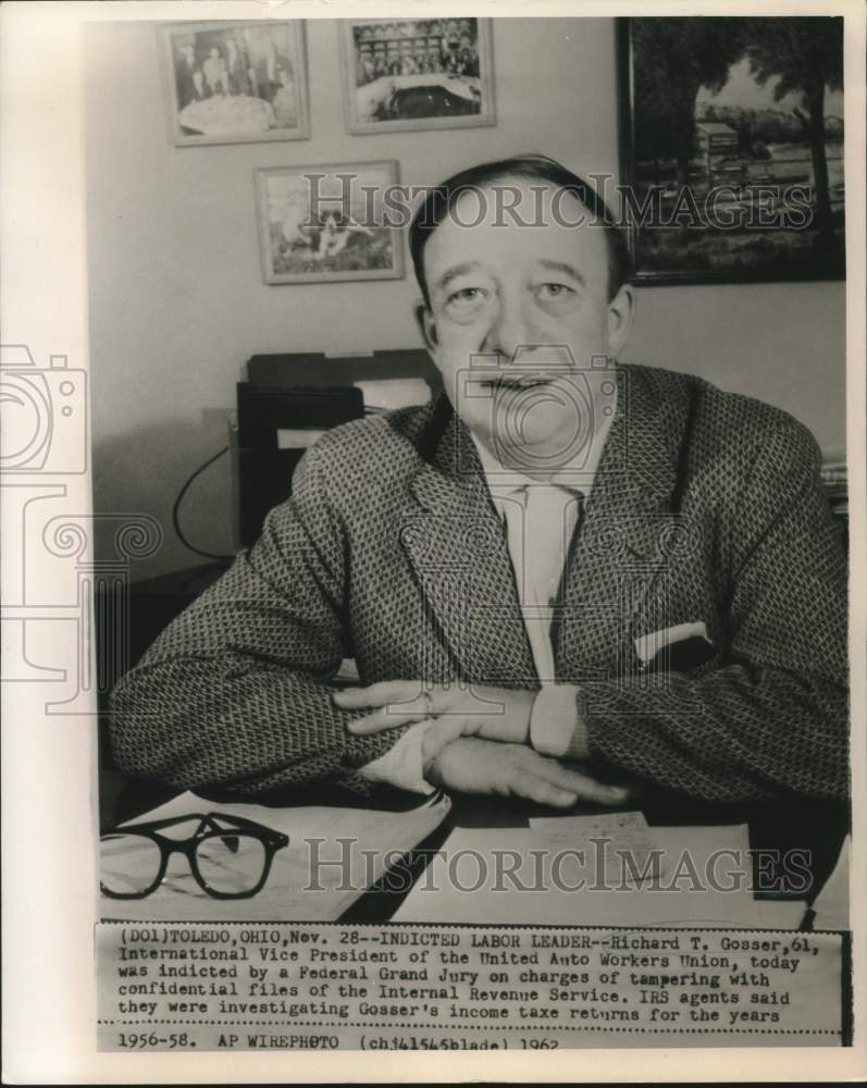 Load image into Gallery viewer, 1962 Press Photo Richard Gosser, VP of United Auto Workers, indicted by IRS
