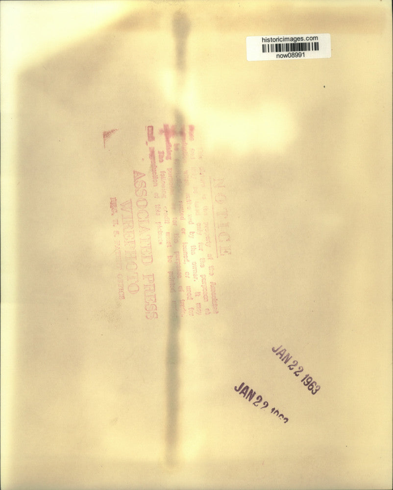 1963 Press Photo Dr. Harry Goehring, St. Cloud State science professor with bat