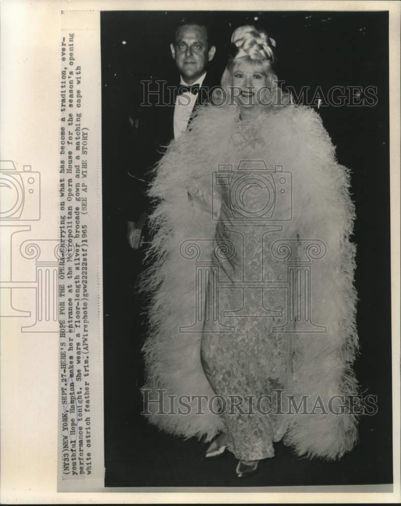 1965 Press Photo Hope Hampton arrives for opening season of Metropolitan Opera