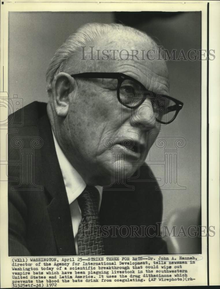 1972 Press Photo Dr. John A. Hannah, International Development, with newsmen