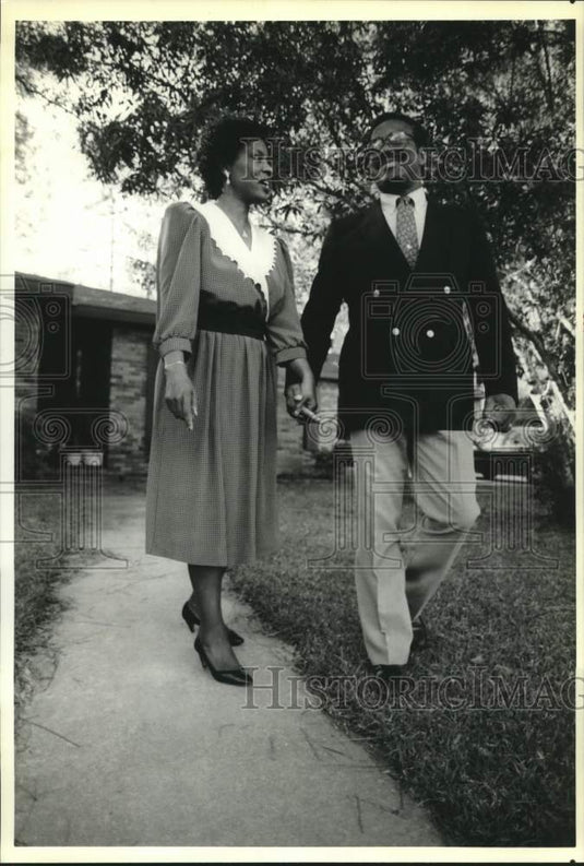 1990 Press Photo Jerry & Wyonnie Hardee outside their Valdosta, GA home
