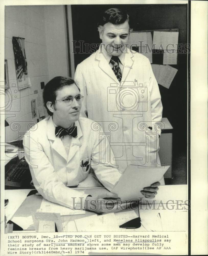 1974 Press Photo Drs. John Harmon &amp; Aliapoulios, Harvard Medical School surgeons
