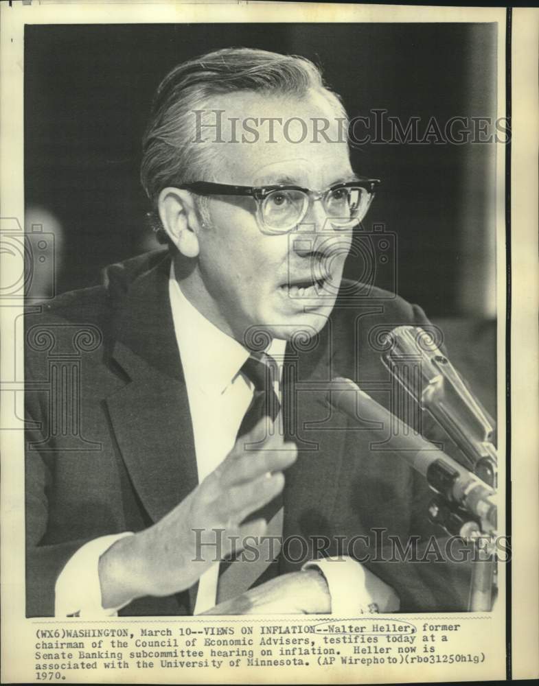 1970 Press Photo Walter Heller testifies at Senate Banking hearing on inflation