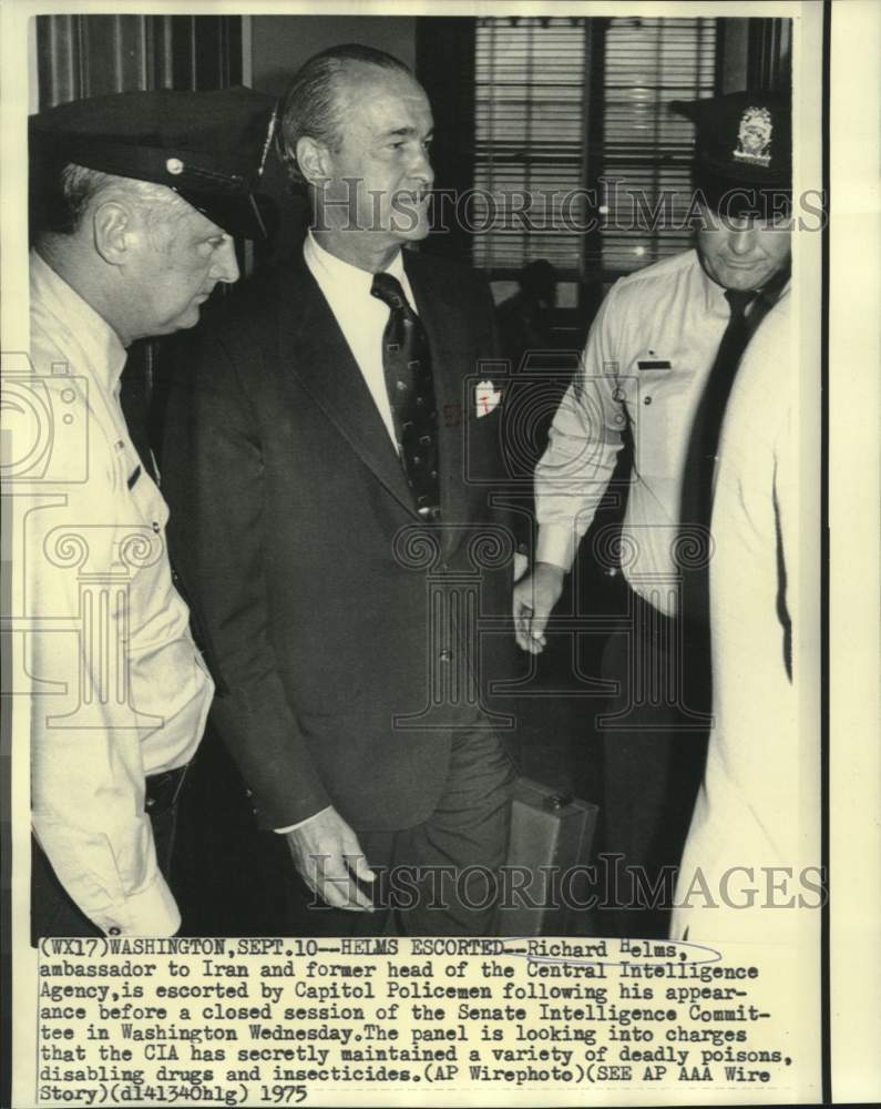 Load image into Gallery viewer, 1975 Press Photo Richard Helms, Ambassador to Iran, escorted by Capitol police
