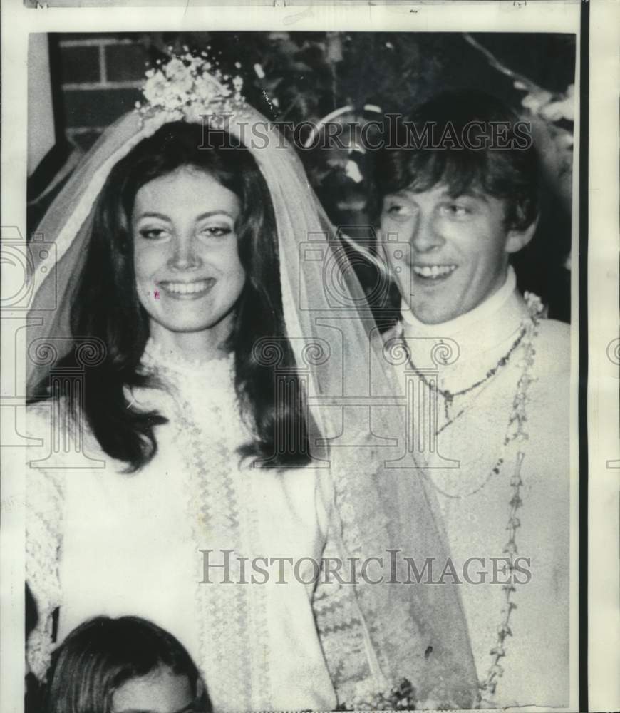 1968 Press Photo Actors Gayle Hunnicutt & David Hemmings at their wedding in CA