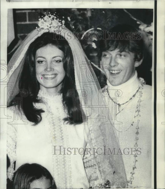 1968 Press Photo Actors Gayle Hunnicutt & David Hemmings at their wedding in CA