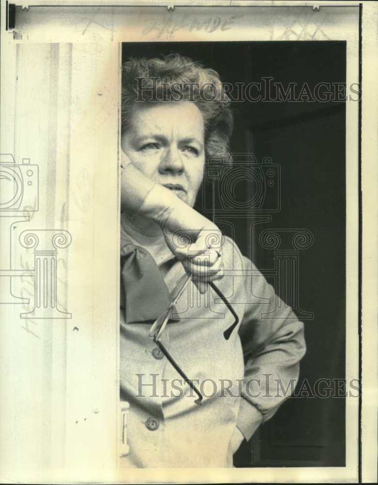 1972 Press Photo Wilma Scott Heide, President of NOW, with newsmen in Vernon, CT