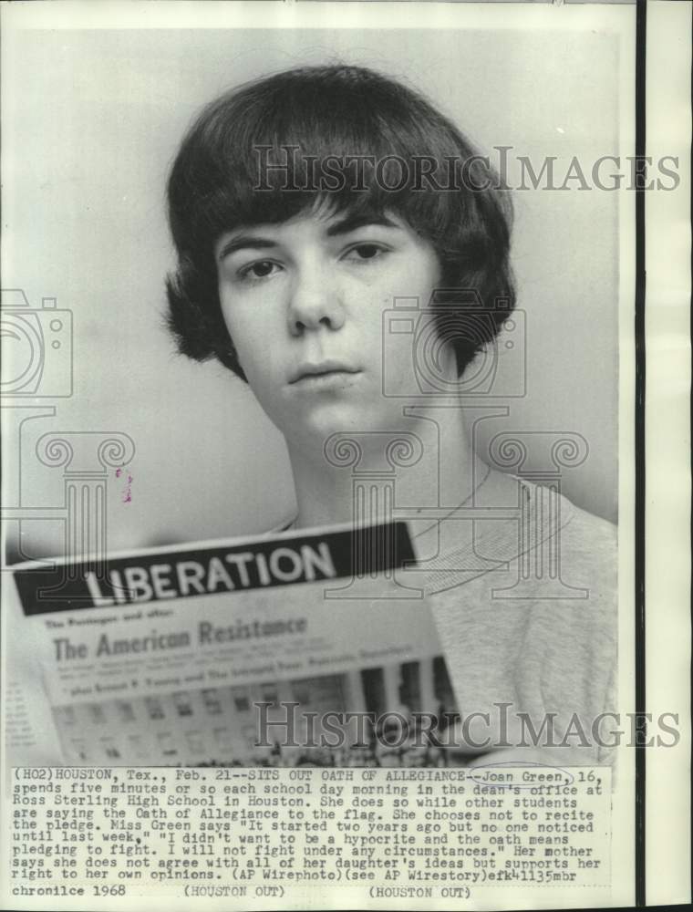 1968 Press Photo Joan Green reads "Liberation" magazine in school office
