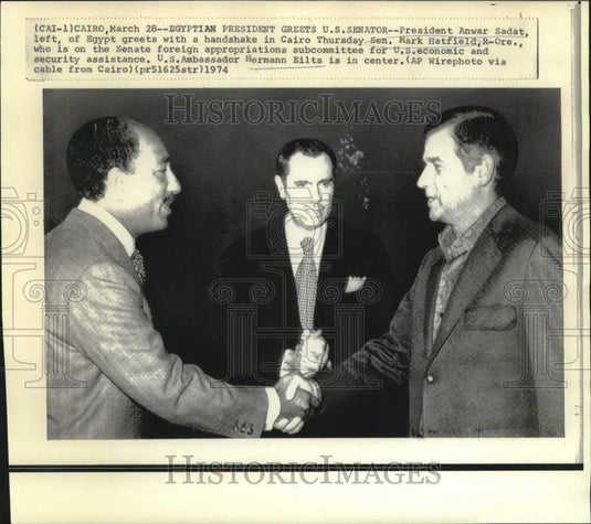 1974 Press Photo President Sadat, Senator Hatfield & Ambassador Eilts in Cairo
