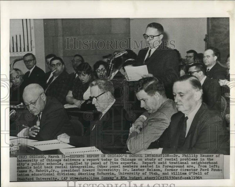 Load image into Gallery viewer, 1964 Press Photo Dr. Phillip Hauser &amp; others study school racial problems

