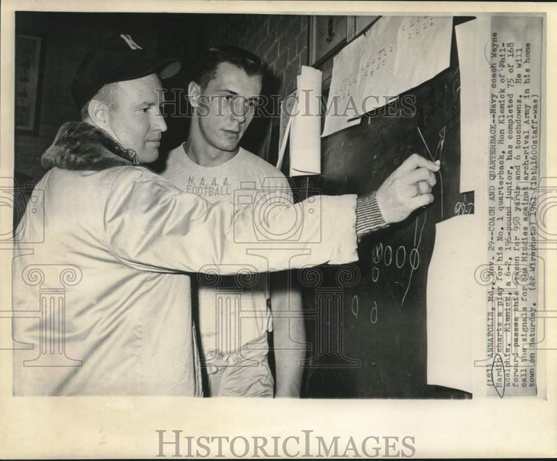 Load image into Gallery viewer, 1961 Press Photo Navy coach Wayne Hardin &amp; quarterback go over plays.
