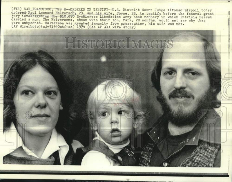 Load image into Gallery viewer, 1974 Press Photo Paul and Joyce Halverson and son appear in U.S. District Court
