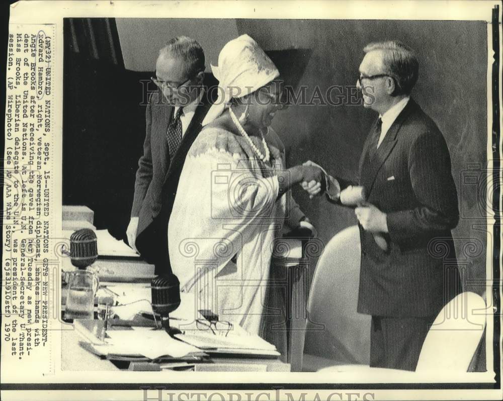 1970 Press Photo Edvard Hambro shakes hands with Angie Brooks at United Nations