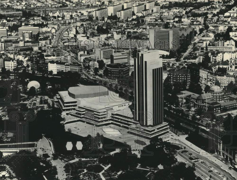 Load image into Gallery viewer, 1973 Press Photo Aerial view of Hamburg Congress Centre in Germany - now09588
