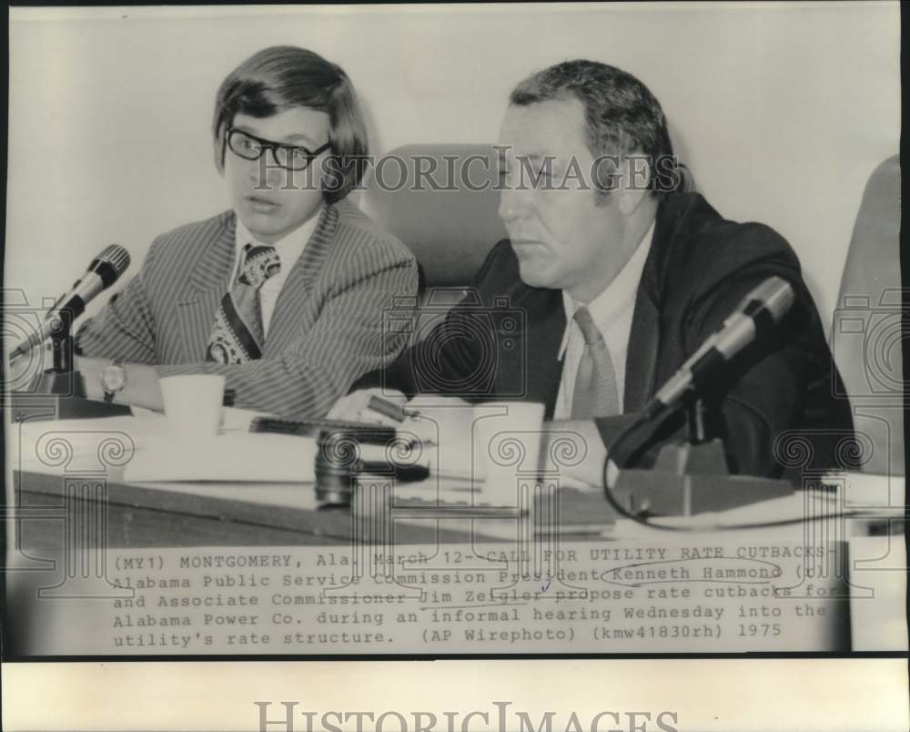 1975 Press Photo Kenneth Hammond & Jim Zeigler at utility rate cutback hearing