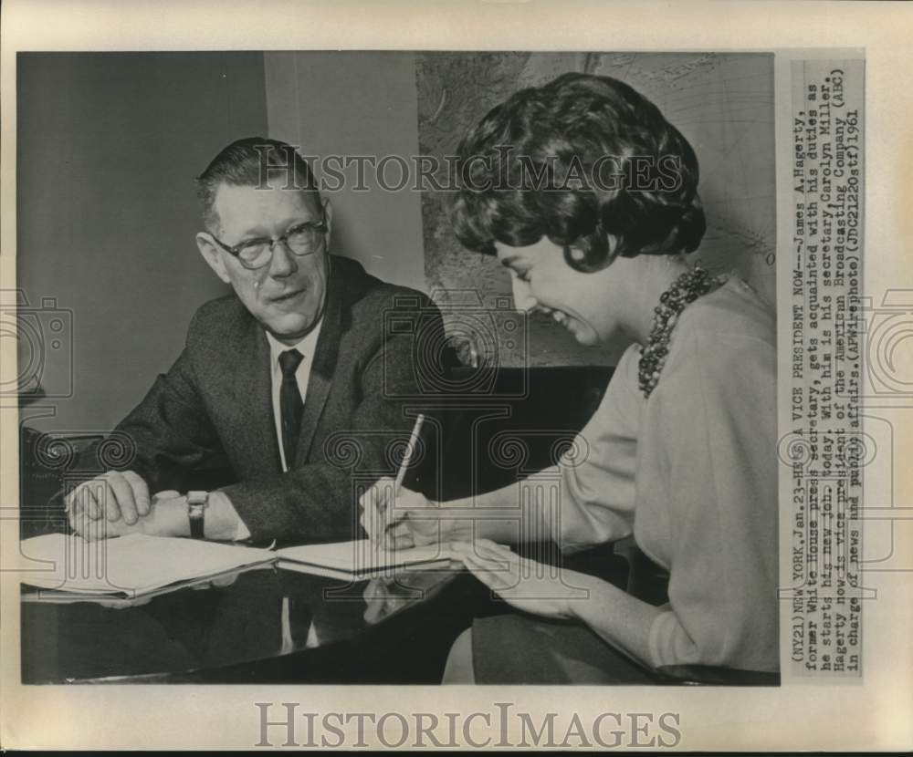 1961 Press Photo James Hagerty, Vice President of ABC, with secretary.