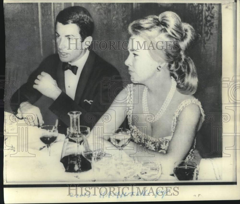 Load image into Gallery viewer, 1966 Press Photo George Hamilton &amp; Barbara Harrison at Enzesfeld Castle party
