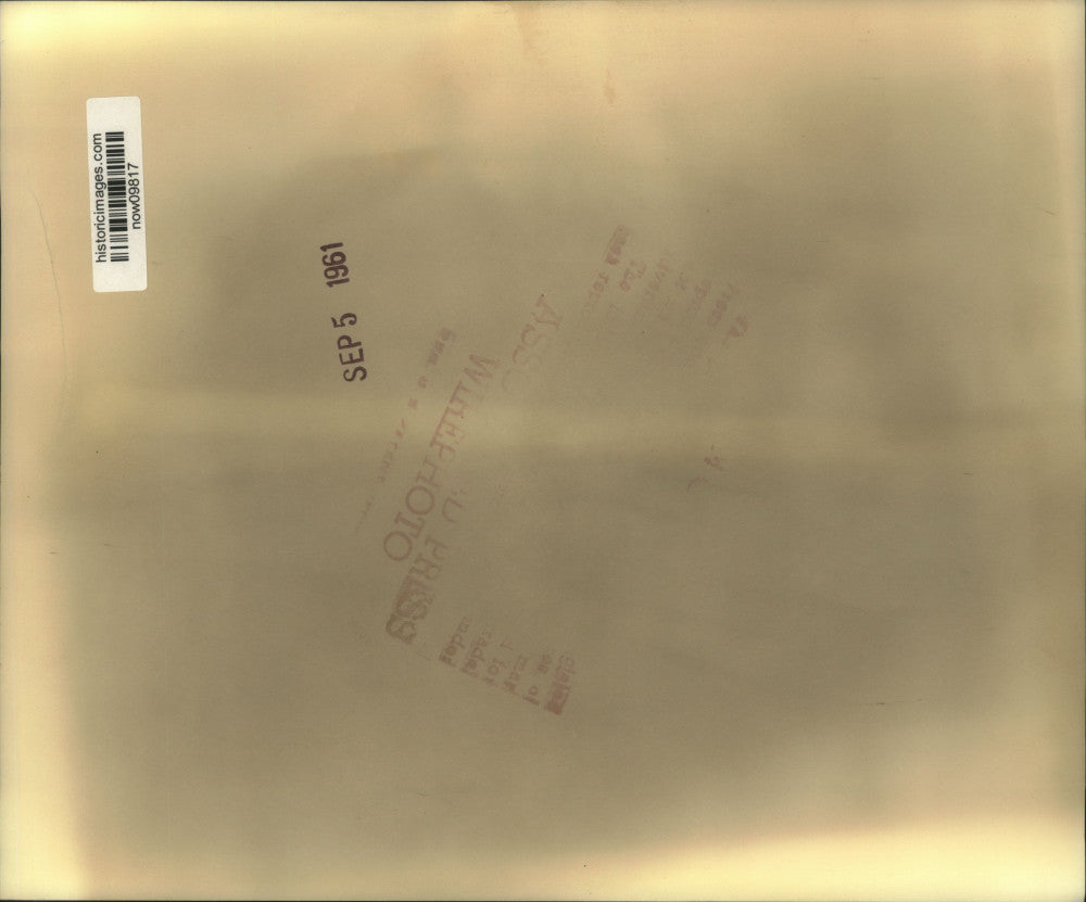 1961 Press Photo Andrew Hatcher points to nuclear test site in Soviet Union