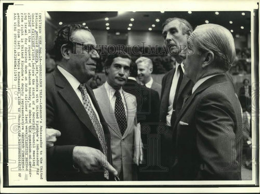 1973 Press Photo Lebanon's Ambassador Ghorra confers with Maitland at U.N in NY