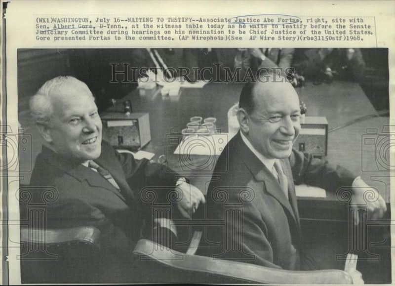 Load image into Gallery viewer, 1968 Press Photo Justice Fortas with Senator Albert Gore at Senate Judiciary
