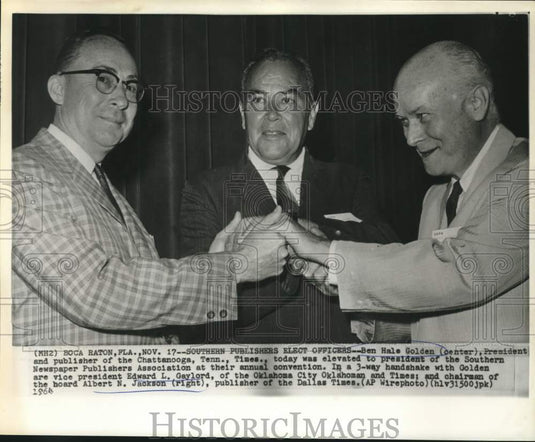 1964 Press Photo Ben Hale Gordon in 3-way handshake at newspaper convention