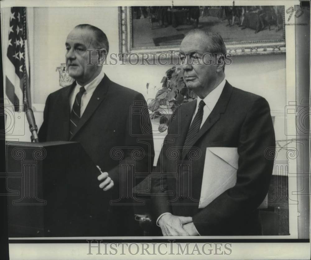 1967 Press Photo President Johnson &amp; William Foster in Washington - now09873